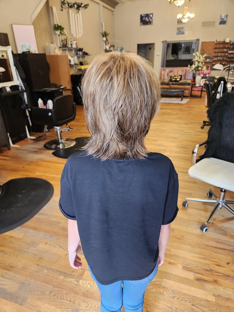 Kolor Me Krazy, hair salon in Sterling, CO, photo 2 of 10