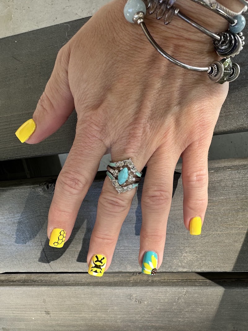 Kolor Me Krazy, hair salon in Sterling, CO, photo 6 of 10